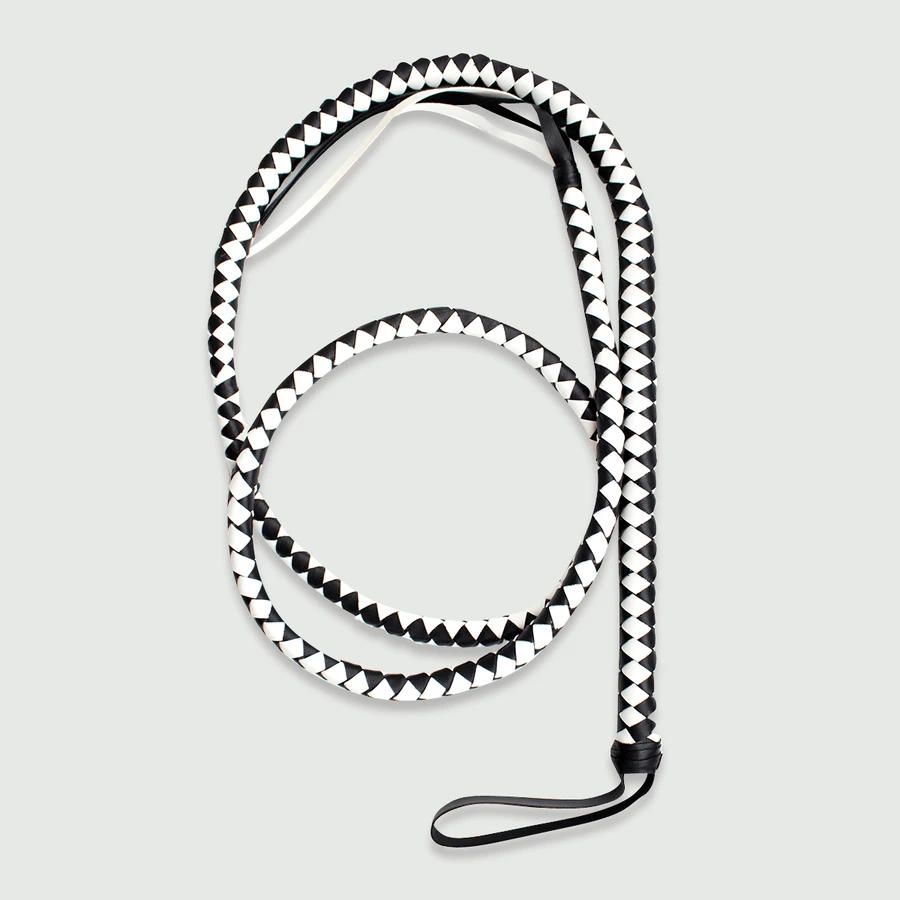 Pleciony skórzany bicz Bullwhip w dwóch odcieniach - czarny/biały: ceny i cechy