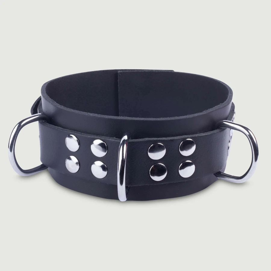 Collier en cuir ultra noir avec anneaux