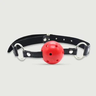 Atmungsaktiver Ballknebel mit Silikonball & Lederband mit O-Ringen - Rot