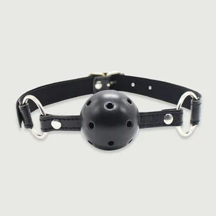 Atmungsaktiver Ballknebel mit Silikonball & Lederband mit O-Ringen - Schwarz