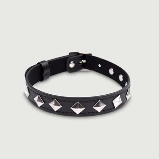 Lederhalsband mit Nieten und Schnalle - Schwarz
