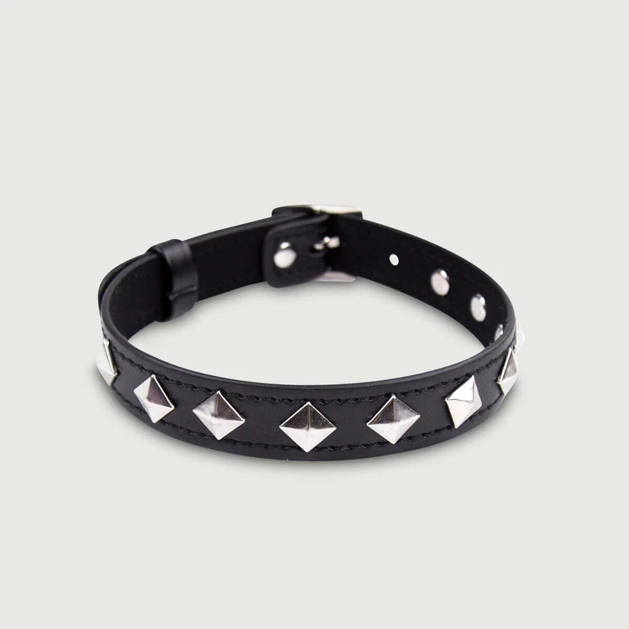 Lederhalsband mit Nieten und Schnalle - Schwarz