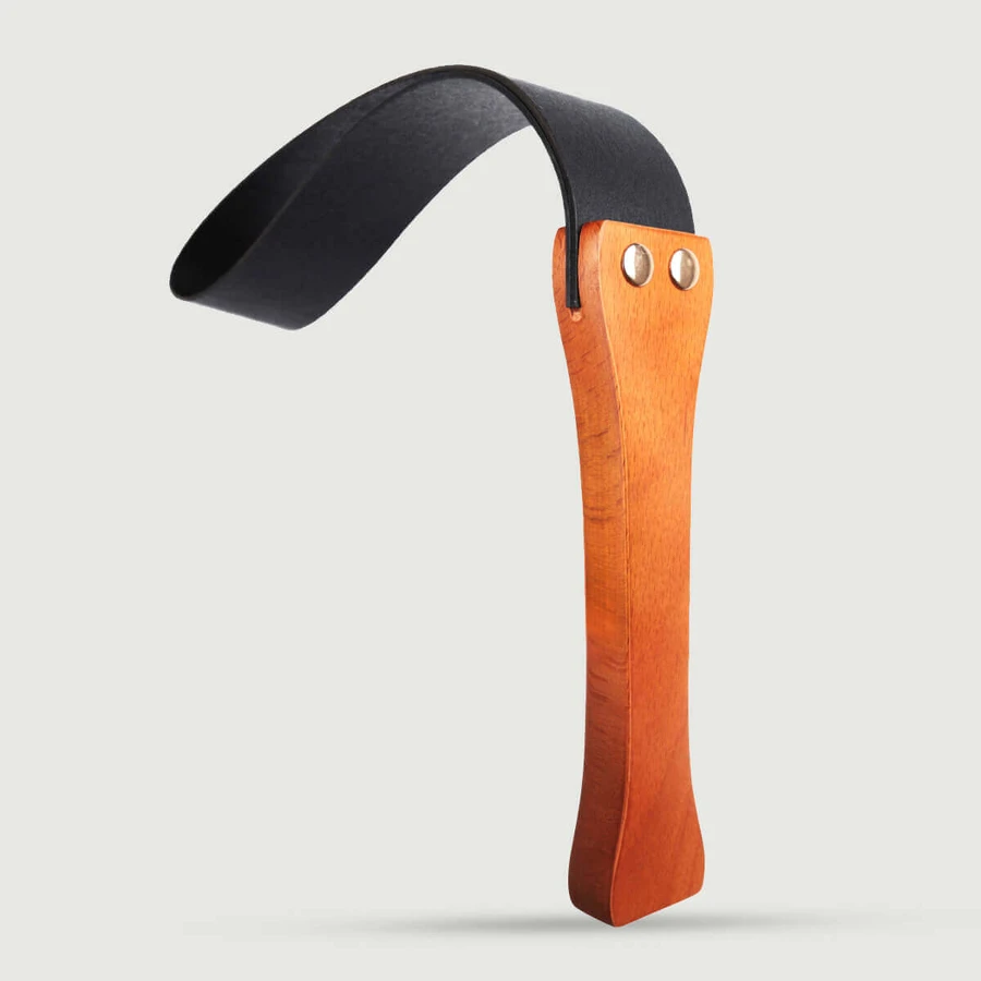 Leder-Strafgurt mit Holzgriff - Schwarz/Braun