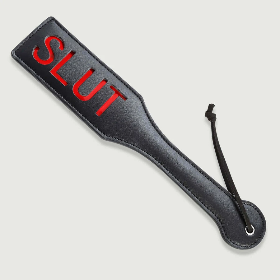 Domme Series Leren Peddel Met SLUT Uitsparing - Zwart