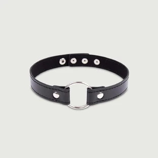 Collier en cuir avec anneau en métal - Noir