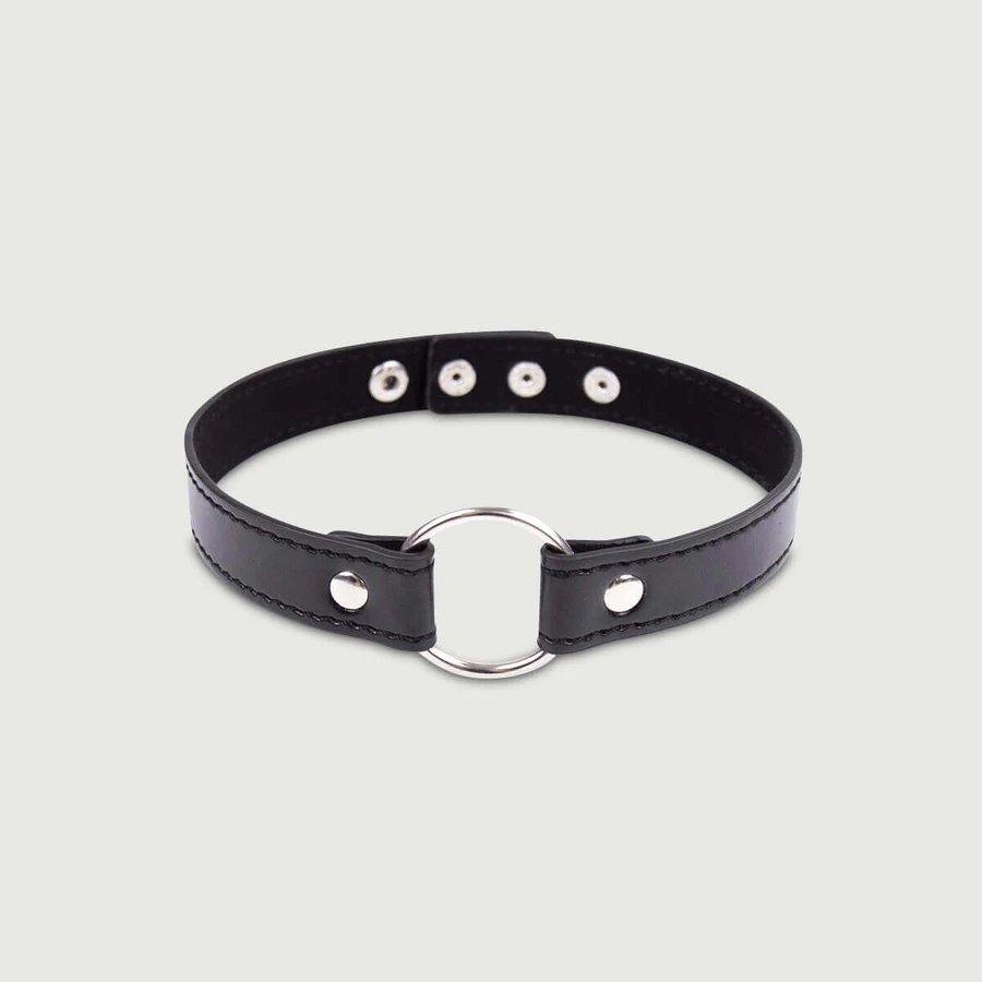 Collier en cuir avec anneau en métal - Noir