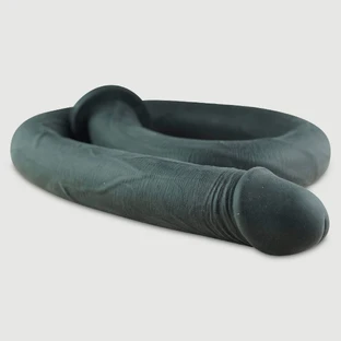 Der Colon Digger X-Large Platin Silikondildo für Anal Exploration 108 cm - Schwarz