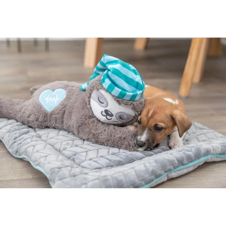 TRIXIE Perezoso con Simulador de Latido, juguete interactivo para perros junior XS-XL, con sonido, felpa, marrón y azul, 34cm