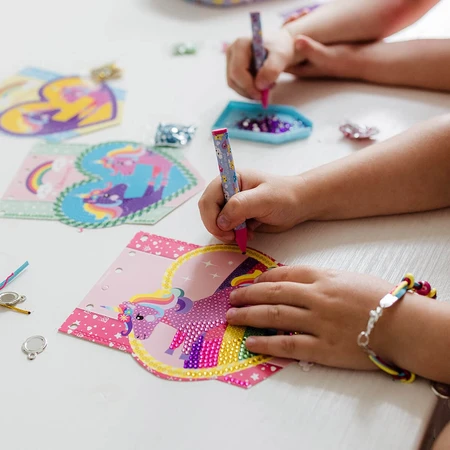 Estudio creativo 2 en 1 con unicornios, pintura de diamantes y pulseras