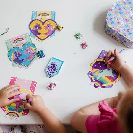 Estudio creativo 2 en 1 con unicornios, pintura de diamantes y pulseras