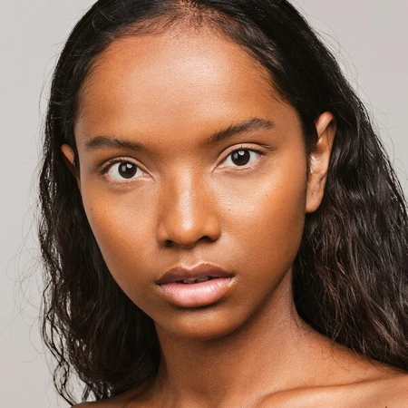 Madara Skin Equal, Soft Glow Foundation SPF15, Grundierung, Caramel 70, 30 ml.