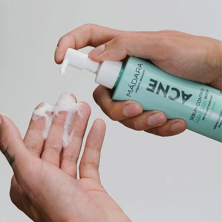 Madara Acne Sebum Control Clear Skin Wash, gel limpiador para pieles grasas y problemáticas, 140 ml