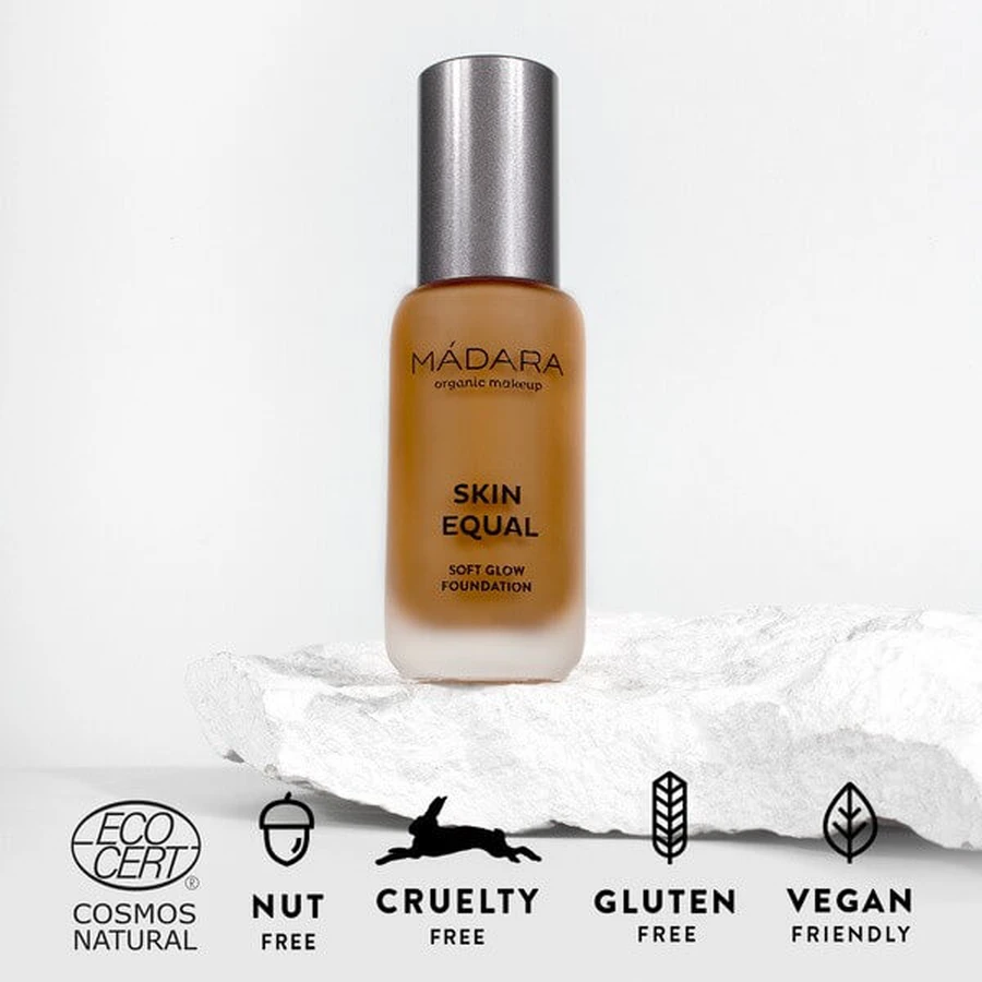 Madara Skin Equal, Soft Glow Foundation SPF15, base de maquillaje, Fudge 80, 30 ml.