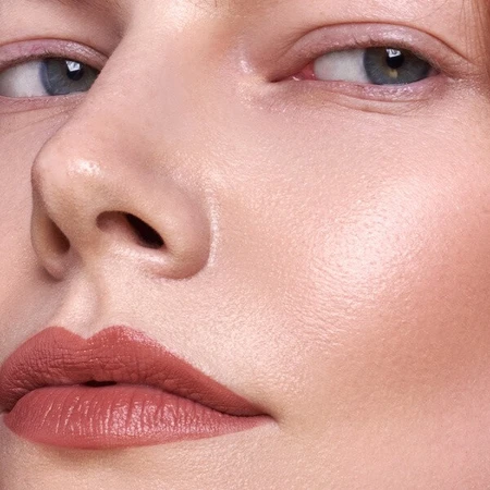 Madara Velvet Matte Cream Lipstick, barra de labios mate con acabado satinado, Warm Nude, 3,8 g
