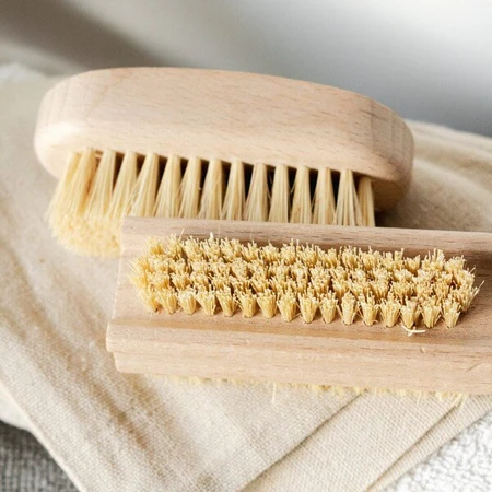 Hhuumm, oval hand and nail brush, tampico fiber No.9, 1 piece.
