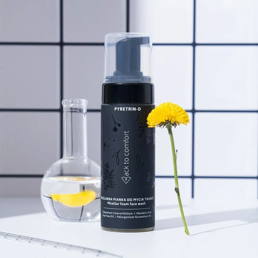 Volver a Confort Pyretrin-D, espuma micelar de limpieza facial, 150 ml