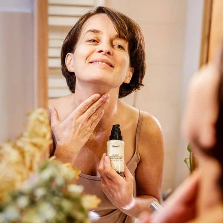 Iossi Vine, straffende und festigende Creme für Hals und Dekolleté mit Bacchio, 100 ml