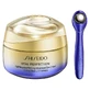 Crème contour des yeux avancée Vital Perfection de Shiseido, liftante et raffermissante - Crème contour des yeux raffermissante 15 ml + accessoire de massage