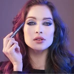 Deborah 24-Hour Color Power Eyeshadow - Oogschaduwstift nr. 05 Bruin