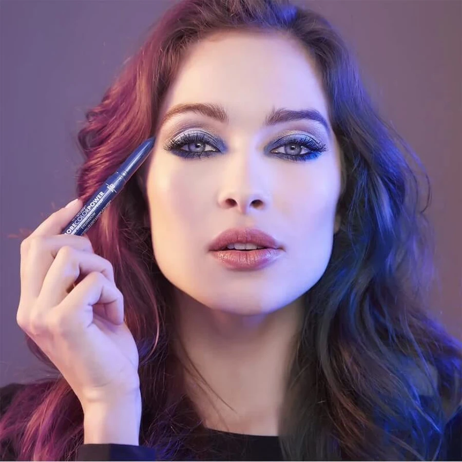 Deborah 24-Hour Color Power Eyeshadow - Oogschaduwstift nr. 05 Bruin
