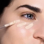 Astra Fluid Concealer Serum – Feuchtigkeitsspendendes, aufhellendes Concealer-Serum Nr. 02 Light Mid
