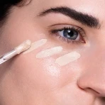Astra Fluid Concealer Serum - Hydraterend, verhelderend concealer-serum nr. 01 Light