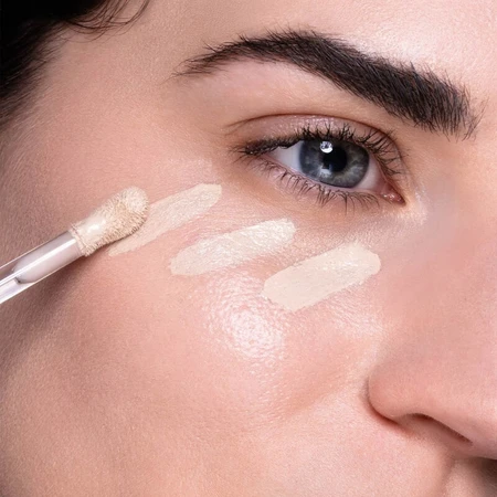 Astra Fluid Concealer Serum - Hydraterend, verhelderend concealer-serum nr. 01 Light