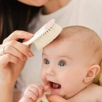 Chicco Orangefarbene Bürste und Kamm für Babys ab 0 Monaten