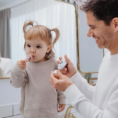 Cepillo de dientes para los primeros dientes de Suavinex, de 0 a 2 años, rosa