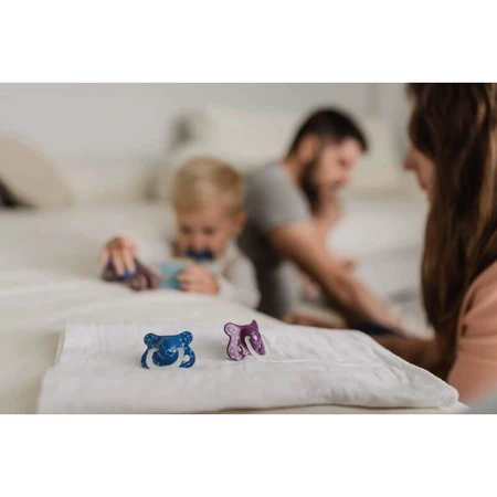 Suavinex Night &amp; Day Whale - 2 siliconenfopspenen voor baby’s van 4 tot 18 maanden