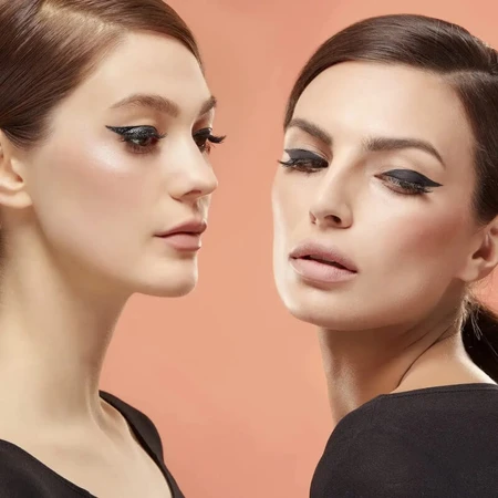 Deborah Ultra Liner vloeibare eyeliner - Zwart