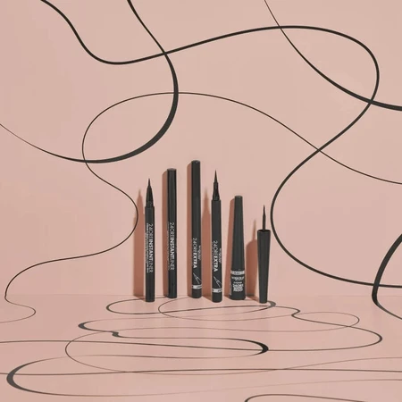 Deborah Ultra Liner vloeibare eyeliner - Zwart