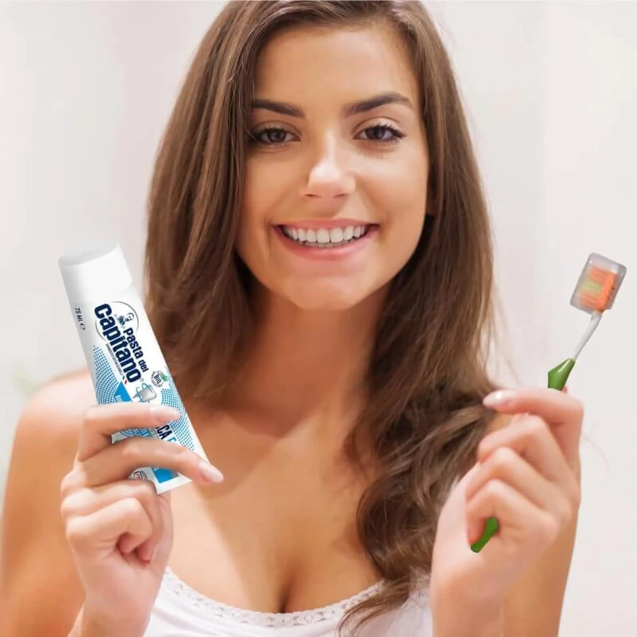 Pasta del Capitano Complete - Toothbrush with medium bristles in assorted colors