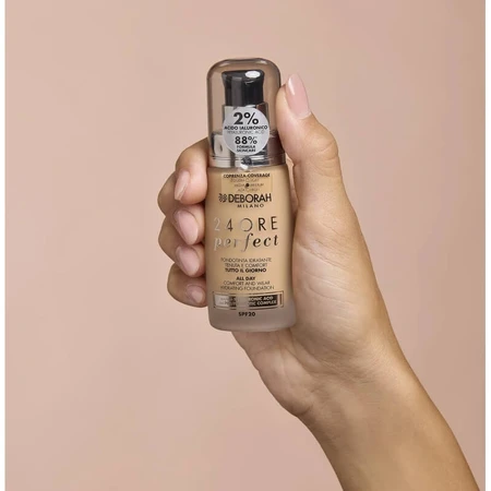 Deborah 24-Hour Perfect LSF 20 – Flüssig-Foundation – Nr. 03 Caramel Beige