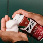 Proraso Rasierschaum für groben Bartwuchs – macht den Bart weich und pflegt ihn, mit Sandelholzöl und Sheabutter, 400 ml