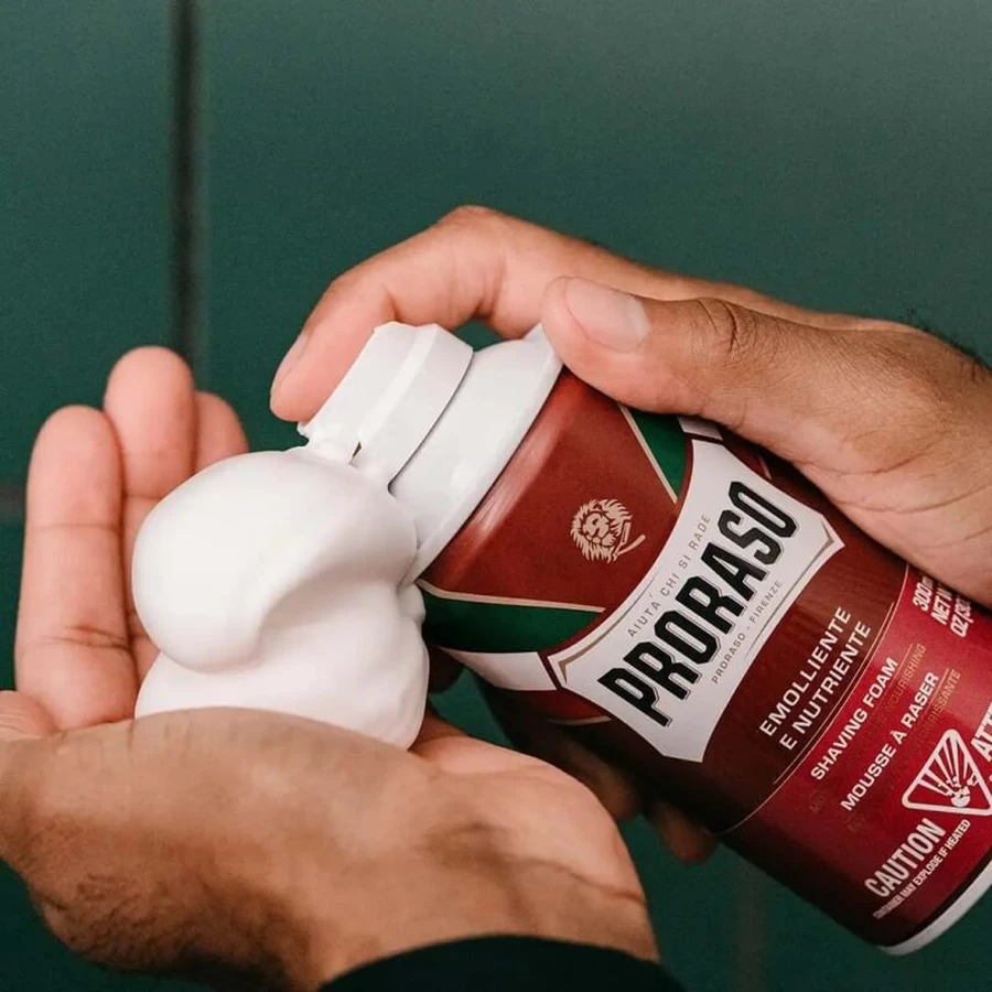 Proraso Rasierschaum für groben Bartwuchs – macht den Bart weich und pflegt ihn, mit Sandelholzöl und Sheabutter, 400 ml