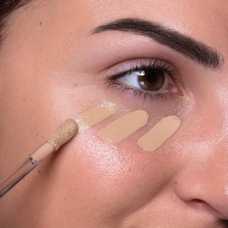 Astra Fluid Concealer Serum - Hydraterend, verhelderend concealer-serum nr. 04 Mid Dark