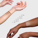 Astra Fluid Concealer Serum - Hydraterend, verhelderend concealer-serum nr. 04 Mid Dark
