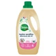 Biovie Detergent pentru rufe Sensitive cu efect de îndepărtare a petelor, de la 30 °C, pentru pielea sensibilă, 2 L