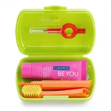 Curaprox | Set de viaje con pasta de dientes de 10 ml, cepillo de dientes plegable, cepillo interdental y estuche de viaje verde | 1 unidad